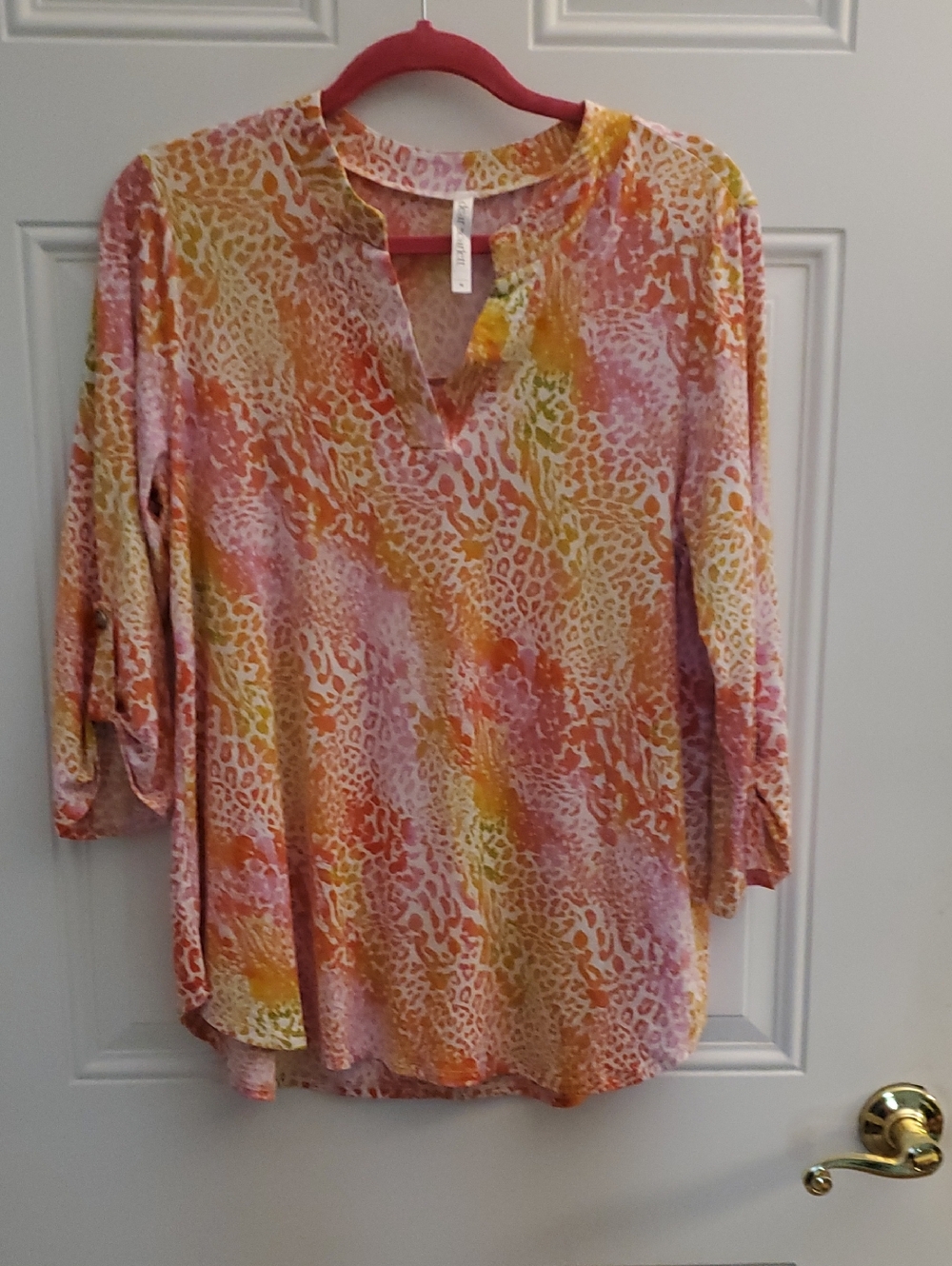 Women's Pink & Orange Animal-Print V-Neck Tunic